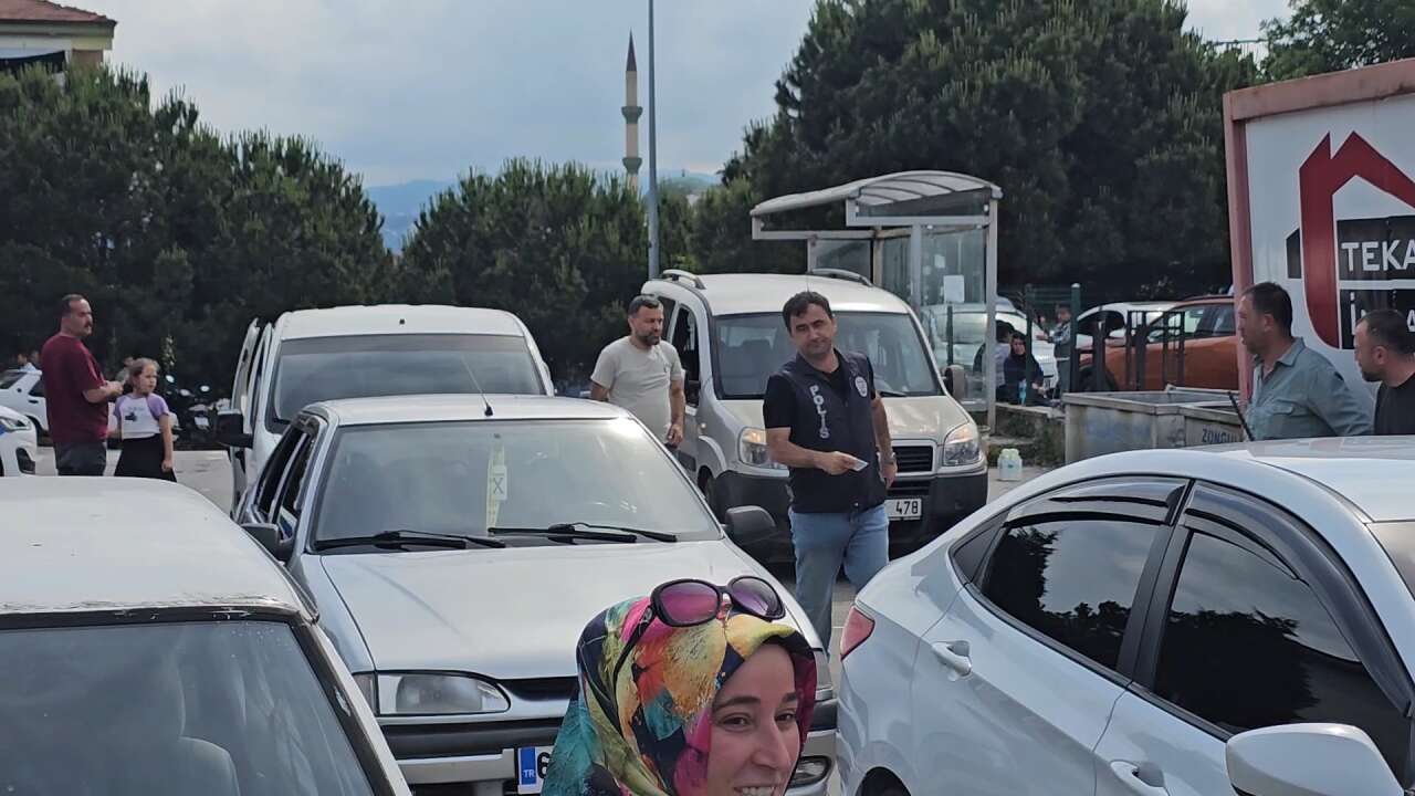 Kardeşinin kimliğiyle LGS’ye geldi! Amcası 4 dakika kala yetiştirdi 6